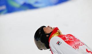 获得冬奥会第一枚金牌